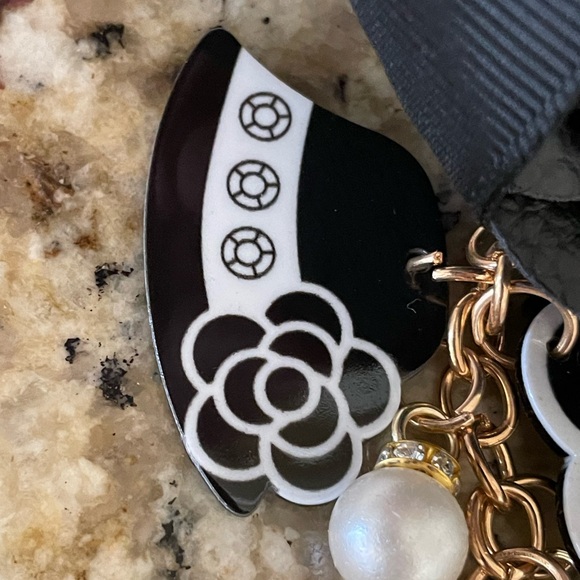 Camellia Tassel Pendant Key Chain Black/White NWOT